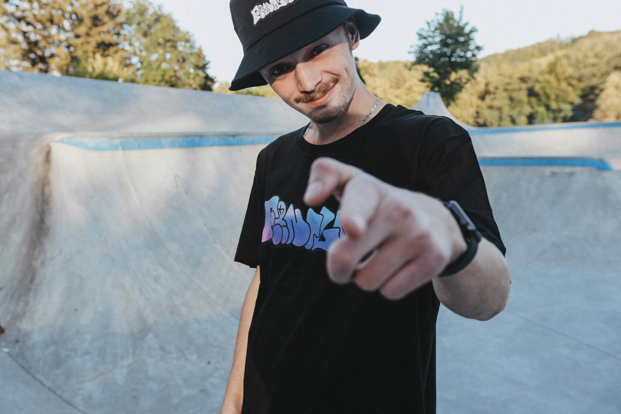 FRONTLINE FESTIVAL BUCKET HAT BLACK - Image 3