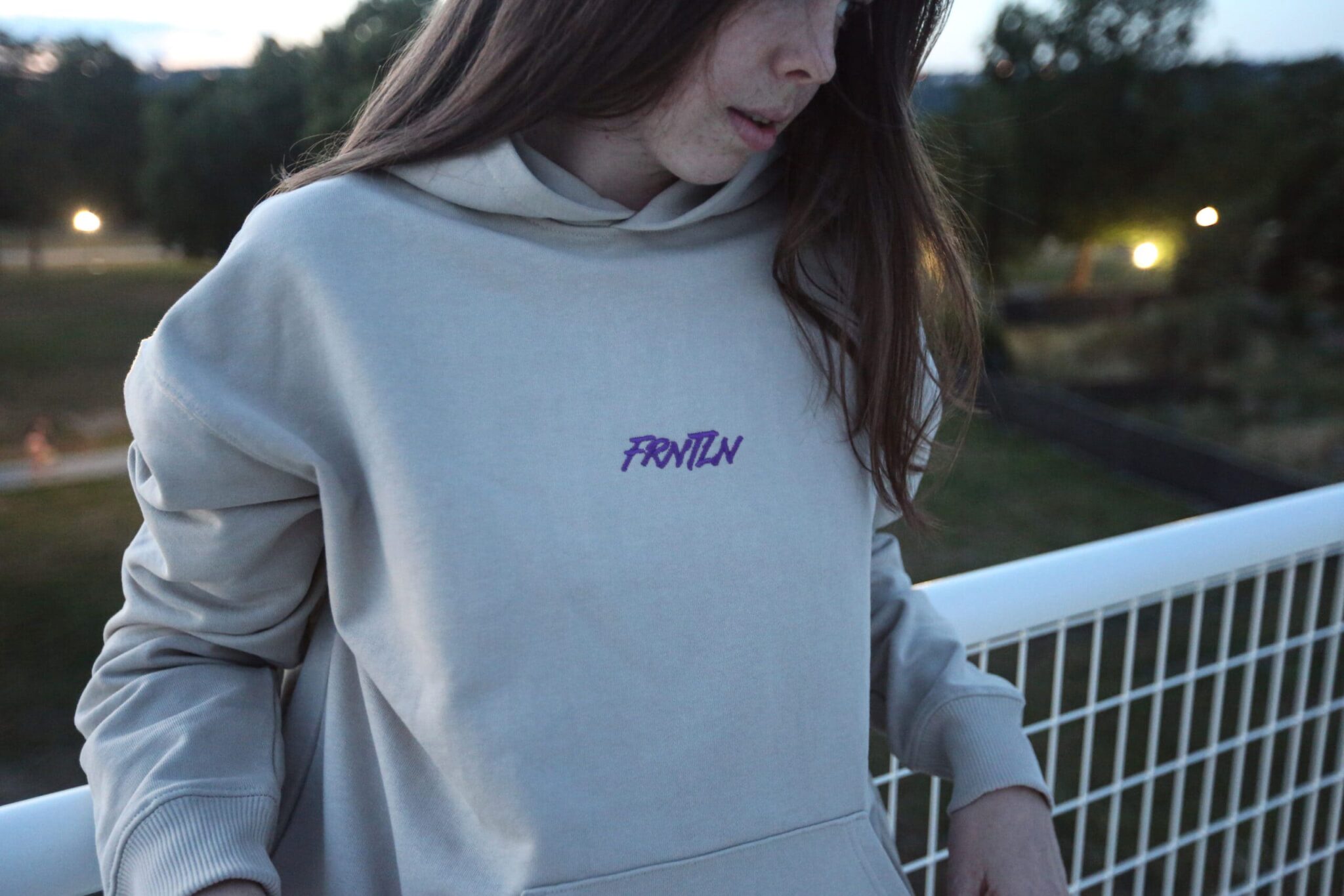 FRNTLN hoodie Desert Dust & Purple - Image 4
